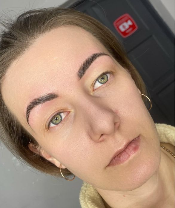 Даминирование бровей и ресниц