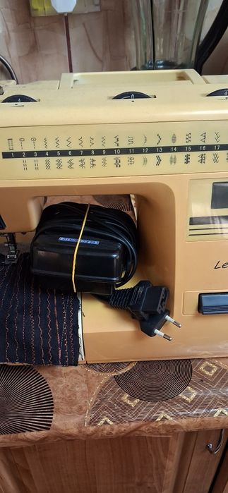 Masina de cusut Larvia