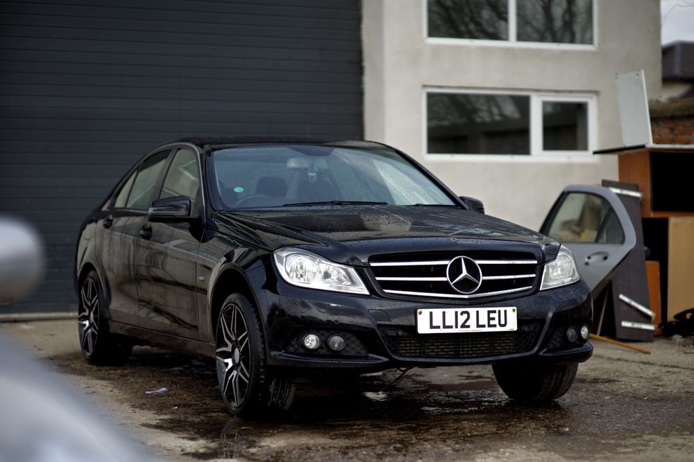 Dezmembrez Mercedes C W204 facelift bara far stop aripa capota usa