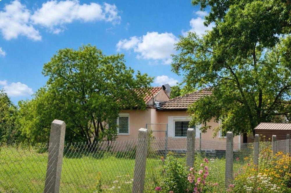 Продава се Къща в с. Суходол, община Средец