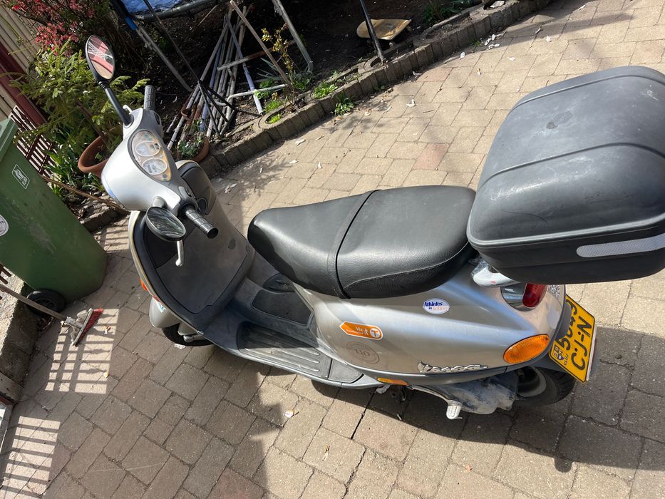 Vand Vespa et2, înmatriculată