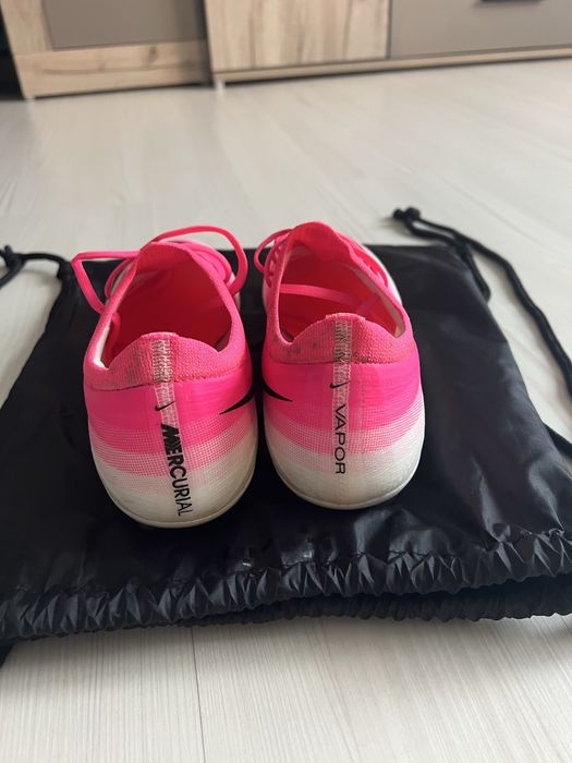 Продавам калеври Nike Mercurial