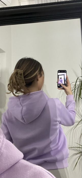 изчистен  суичър