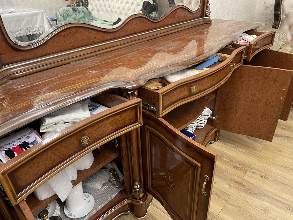 Продам комод с зеркалом