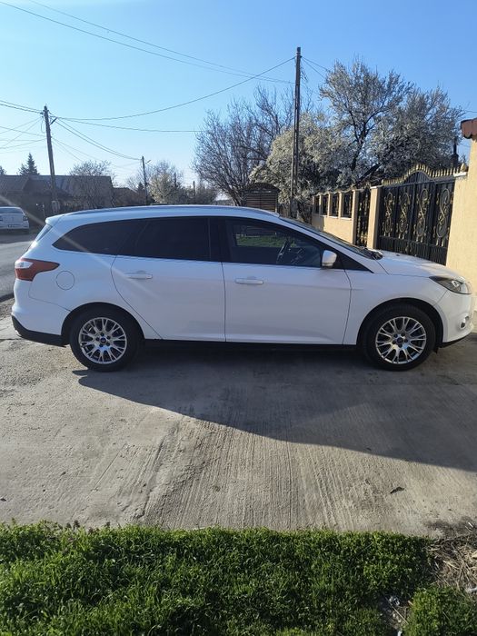 FORD Focus 2011 — imagine 5