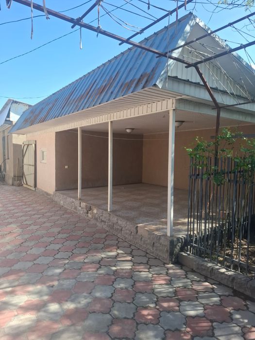 Продам два дома в олном дворе