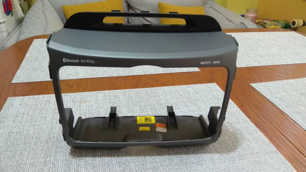 Заводска мултимедия за Киа Спортидж 3 + рамка.