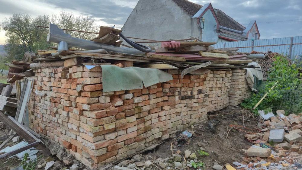 Caramida de vanzare, stare foarte buna!