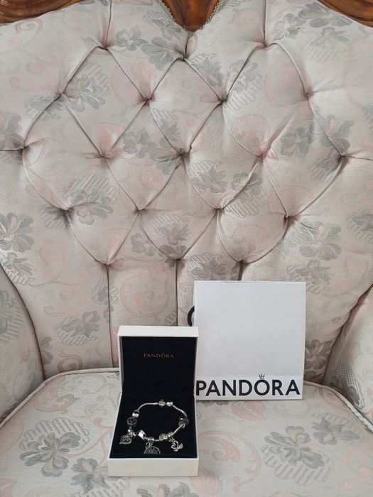 Гривна Pandora Moments с талисмани