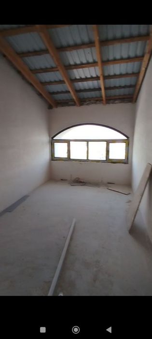 Qorasuv-3 da. 2-xona+mansardli yangi qurilgan kvartira sotiladi.