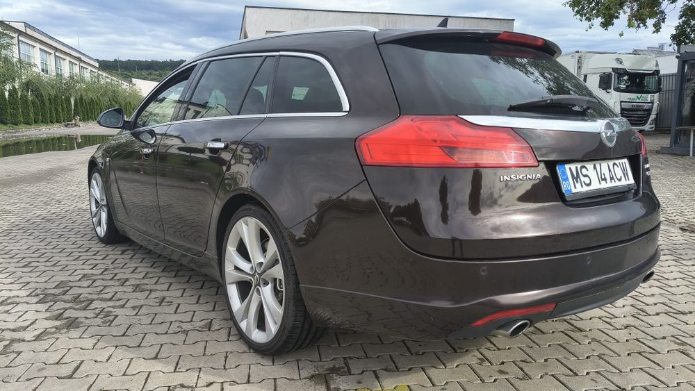 Vând Opel Insignia Sports Tourer OPC biturbo