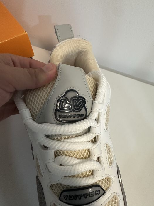 Louis vuiton skate gray