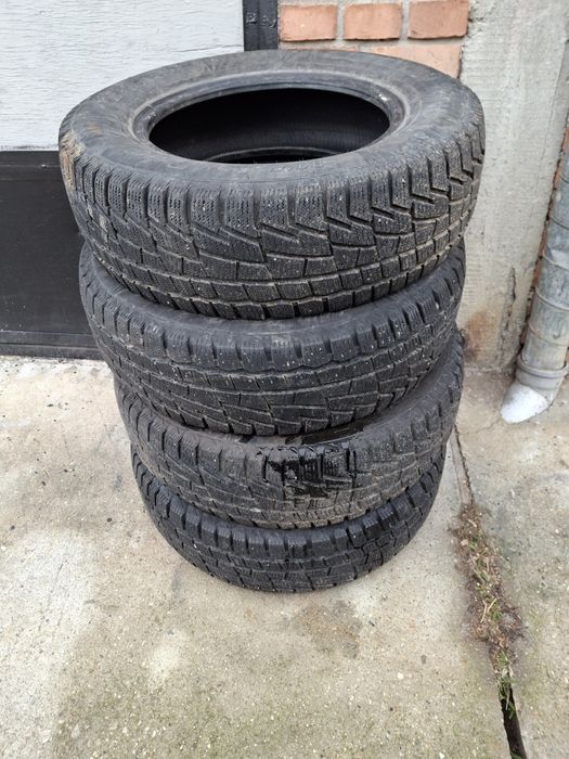 Зимни гуми 215 70 16