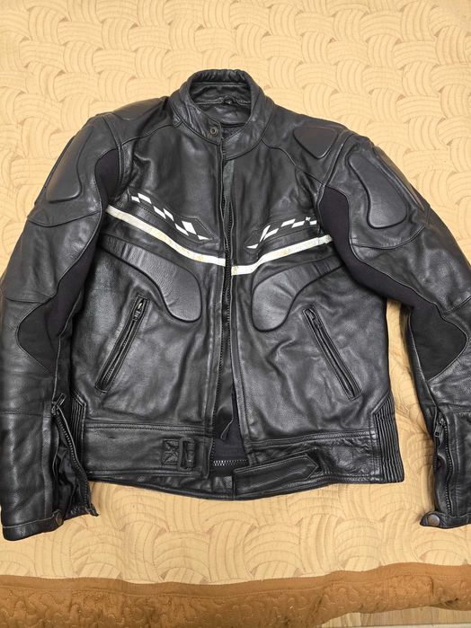 Vand costum moto din piele