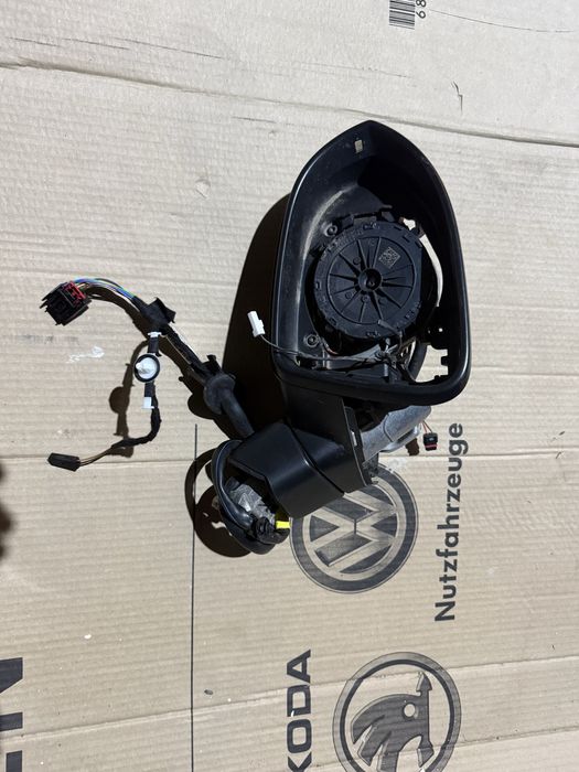 Corp oglinda stanga dreapta arteon