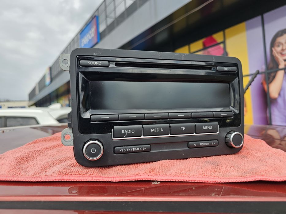 Radio CD RCD 310 VW Golf 5 6 7 Jetta Passat B6 B7 EOS Polo 6r 9r  Skoda Octavia Seat Leon Altea Casetofon MP3 Player