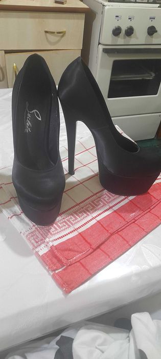 Туфли на высоком каблуке