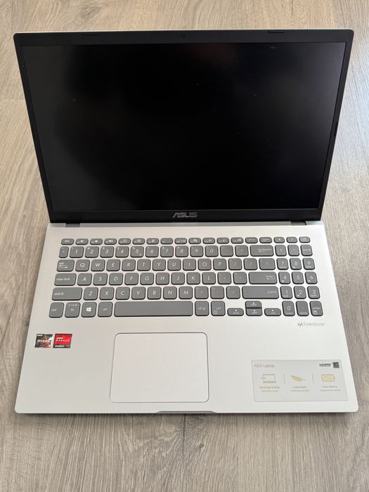 Laptop ASUS, AMD Ryzen 3, 2,60Ghz, 8Gb RAM