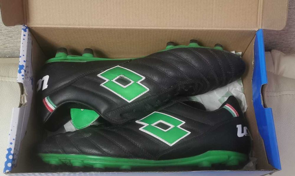 Футбольная обувь (бутсы) - Lotto, Nike