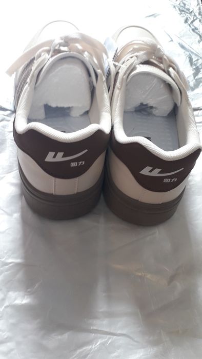 Кроссовки новые. 42 размера