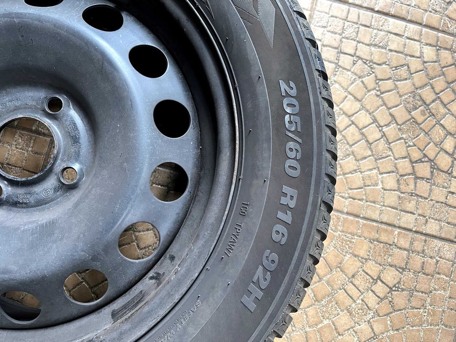 Jante cu anvelope iarna 205/60 R16