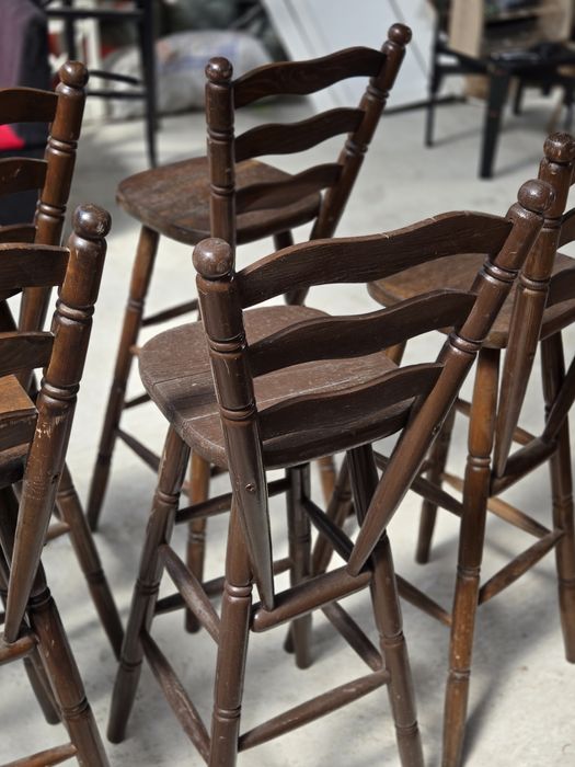 Дървени масивни бар столове