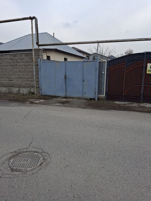 Дом продается, местоположение отличное.