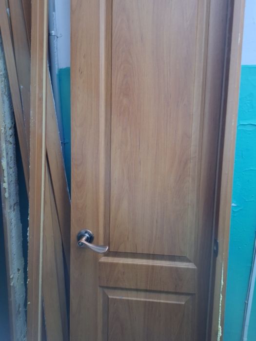 Продам 2 двери с откосами