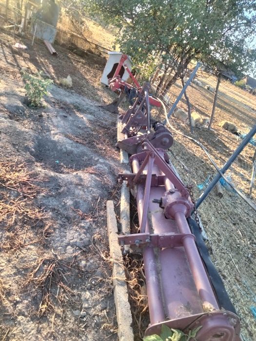 Vand motoagricola 18 ca și tractor 445 plus utilaje aferente pentru tractor freza de 170 plug cu doua câmpuri tocătoare de resturi vegetale și remorca