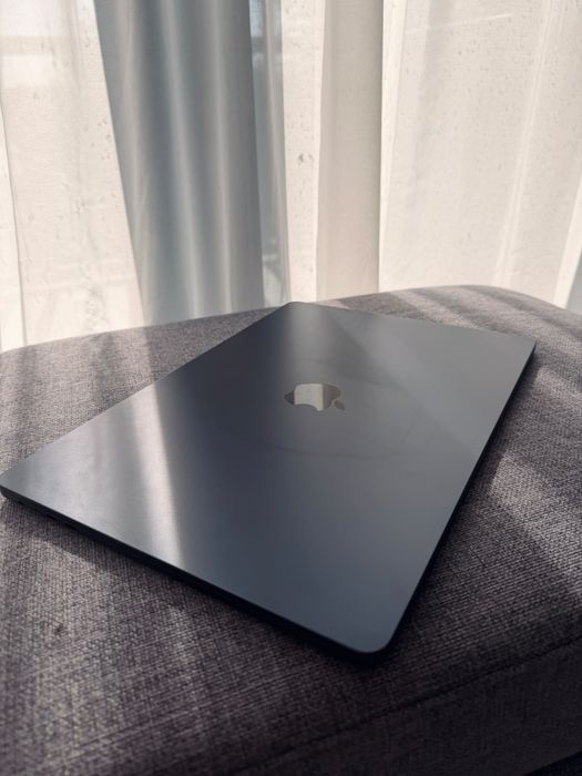 MacBook Air 15” M4 – 2025 – 16 GB RAM
Vând MacBook Air 15”, model 2025