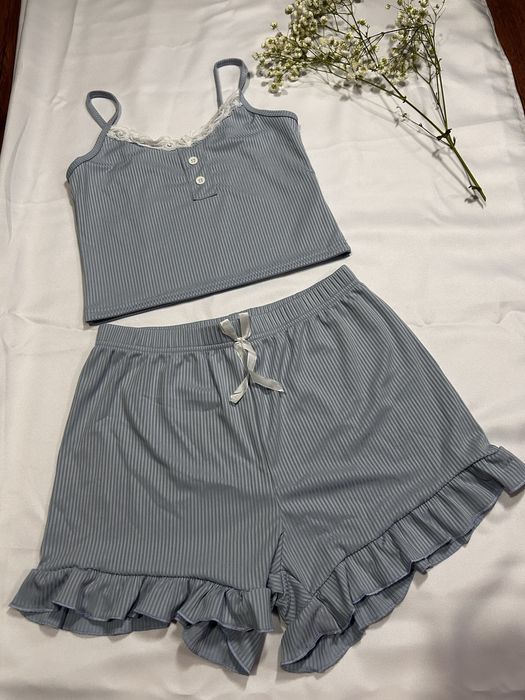 Женская пижама (одежда для дома)