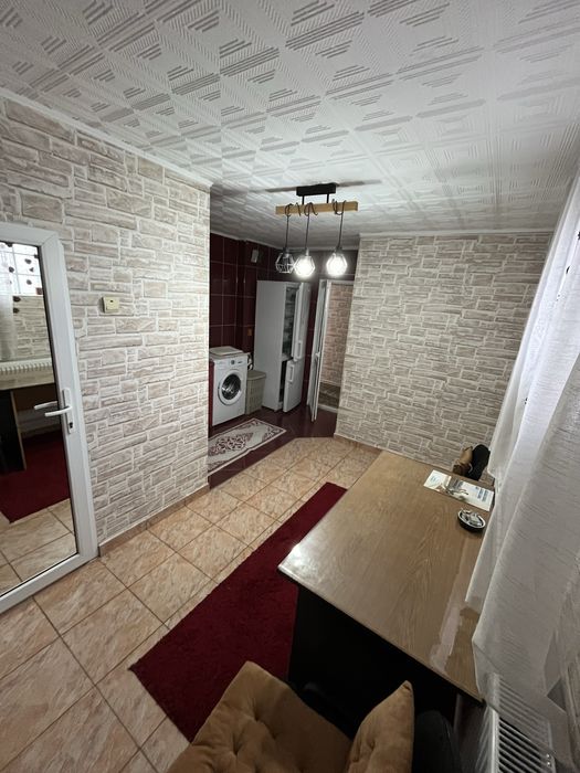 Inchiriez garsoniera