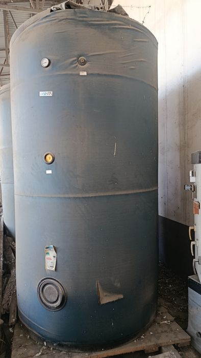 Вертикальный бак для горячей воды 10 бар.