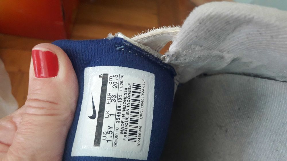 Маратонки Nike номер 33