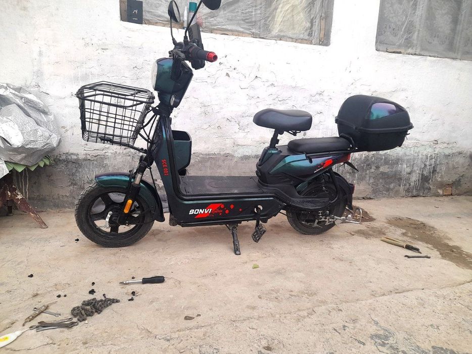 Скутер електрони  удар