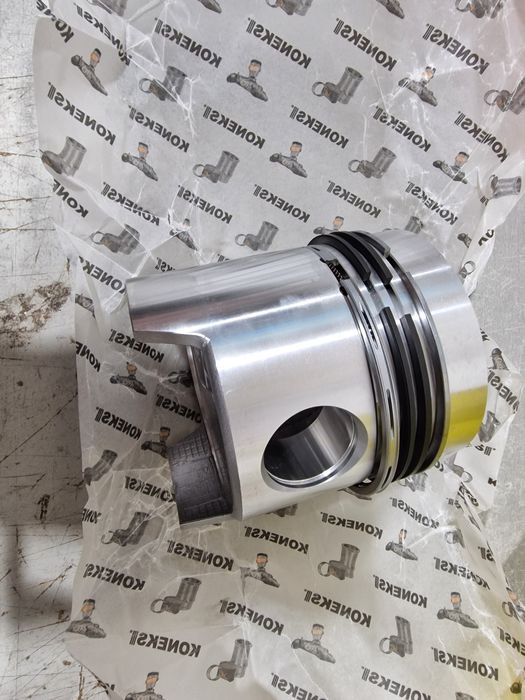 Piston echipat tractor fiat diametru 105 camera ardere într-o parte se