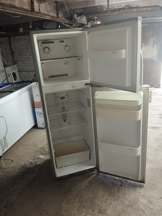 Продам холодильник Лдж с гарантией