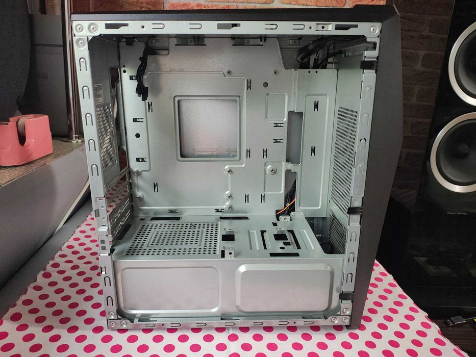 Carcasa PC Asus Strix cu Sursa 500W Chicony .