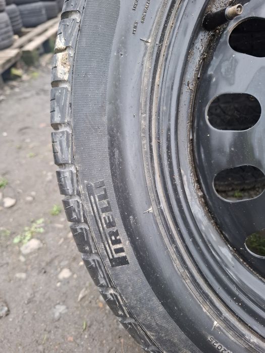 Vand roata rezerva R 17 cu anvelopa noua 215 55 17 pireli