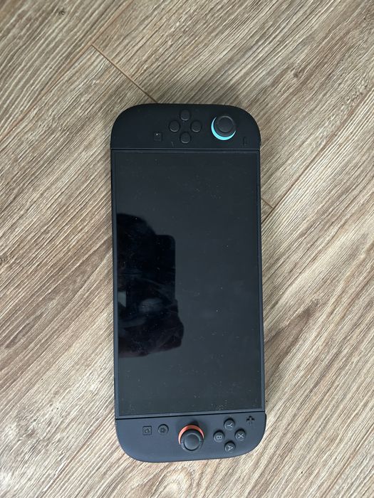 Nintendo switch 2 fiarte putin folost nicio zgrietura (il vînd cu controler si jocuri)