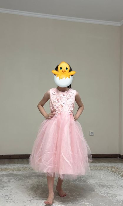 Розовое пышное платье