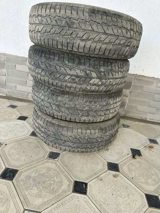 Зимние шины 265/70/17