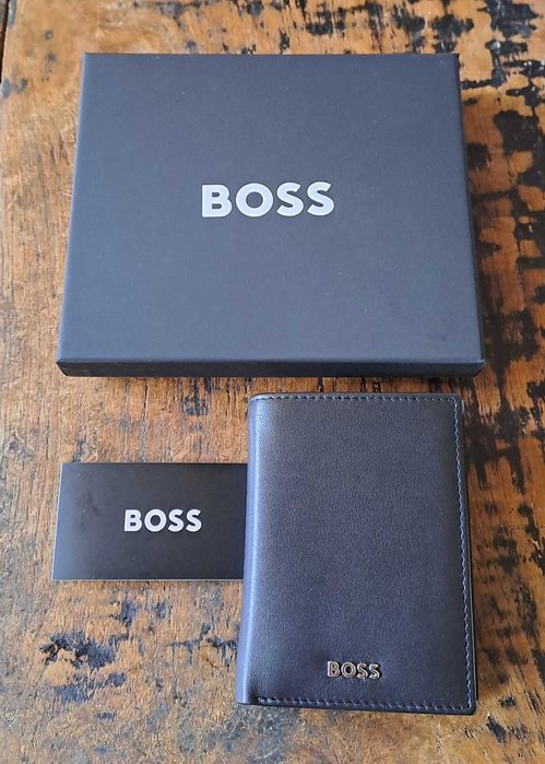портфейл Hugo Boss БОС от естествена кожа, черен, тройно сгъваем, с капак и отделение за монети