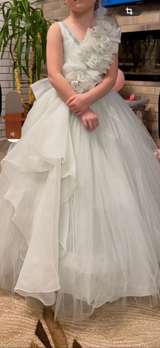 Продам платье на стройную девочку