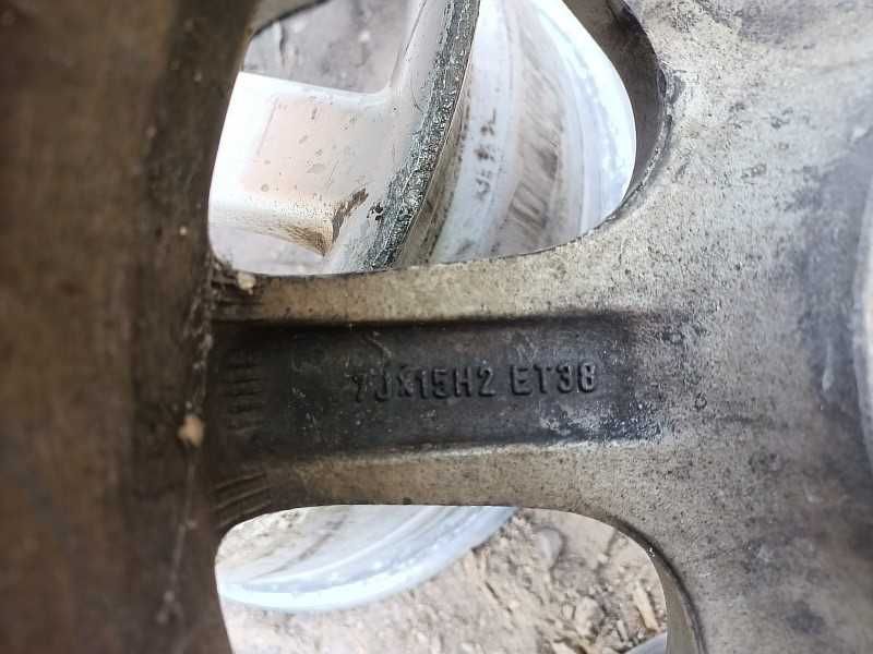 Продам ДВА оригинальных легкосплавных диска