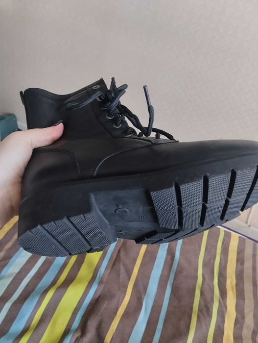 Новые кожаные сапоги