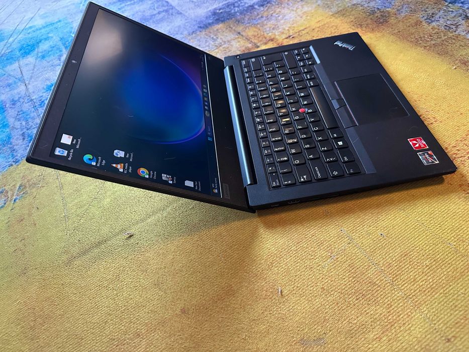 Laptop Lenovo E495, ryzen 7, octacore, 8 gb, ssd 240, video 2 gb