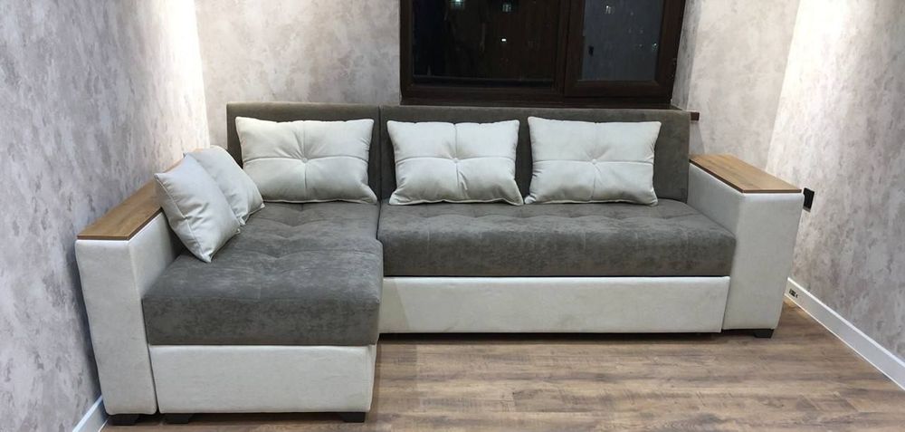 Divan ugalog raskladnoy