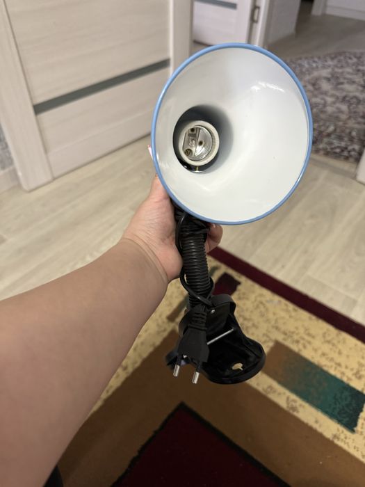Продам лампу синего цвета