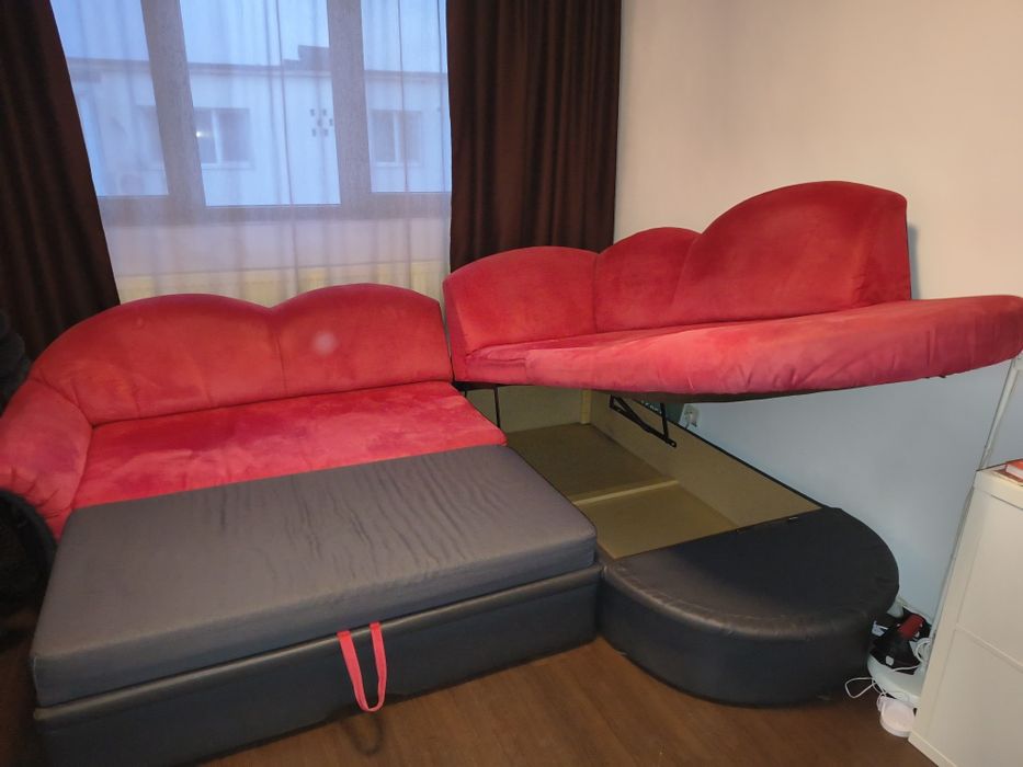 Vand canapea extensibilă in stare foarte buna